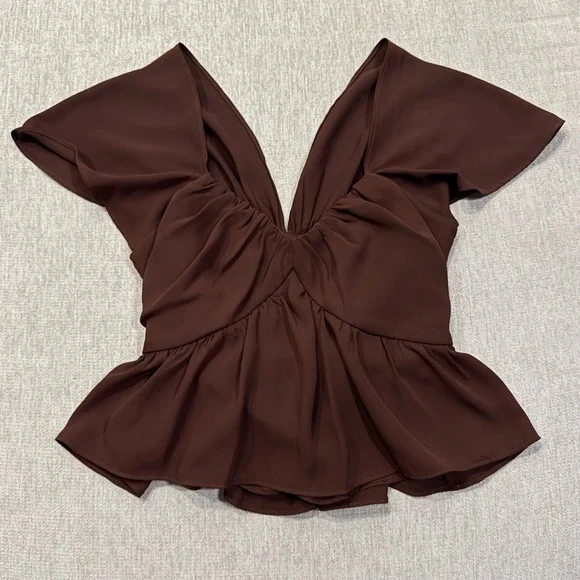 NWOT Express Chocolate Brown Sweetheart Neckline Peplum Flutter Sleeve Crop Top - Picture 2 of 9